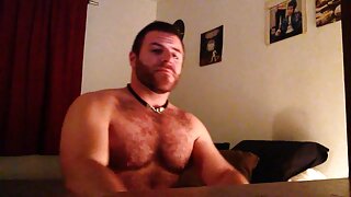 Un bărbat în ulei se masturbează fete goale live păsărică rusă și o drăguță obține un orgasm.